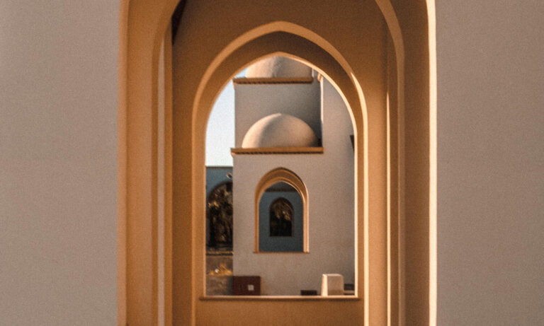 “منورة بأهلها”.. هل ينجح تكرار الغموض في صنع بصمة المؤلف؟